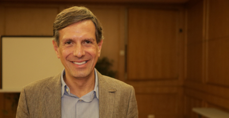 Gestores de saúde e clínicos devem trabalhar em equipa para melhorar cuidados de saúde