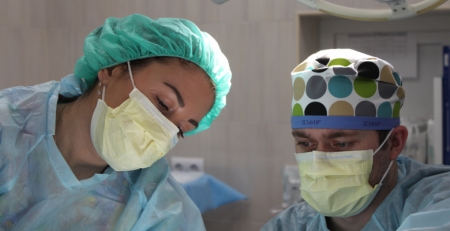 Hospital Garcia de Orta realiza tratamento inovador que corrige “vista cansada”