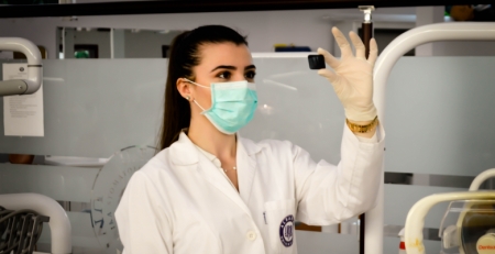 Estudo sugere suscetibilidade à infeção pelo SARS-CoV-2 na superfície ocular humana