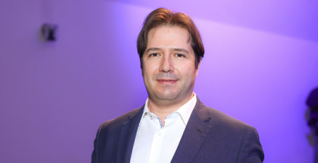 Com o pensamento no passado e olhos no futuro