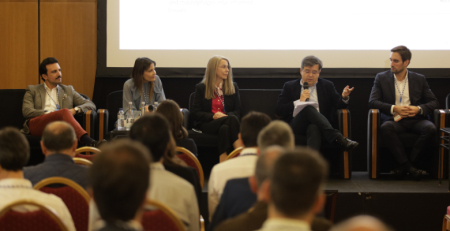 Dupla inibição da Ang-2 e do VEGF-A para tratar DMIn e  EMD na prática clínica