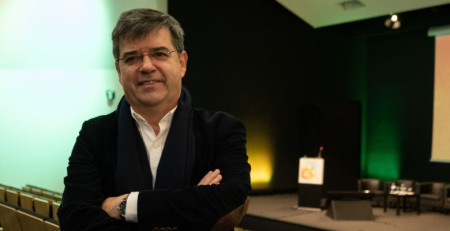 Incentivar as novas gerações a fazer uso e investigação com recurso às bases de dados